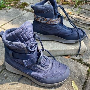 Chaco Borealis Quilt Waterproof Boots size 8